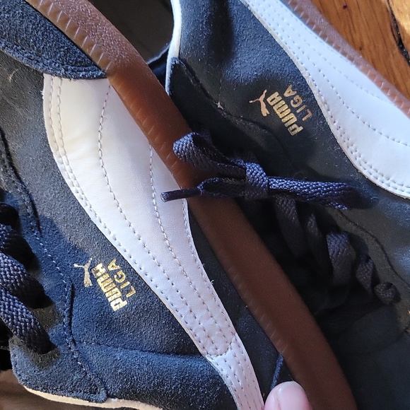 Men's 11 navy blue Puma Suede Shoes. White leather stripe. - Picture 4 of 7